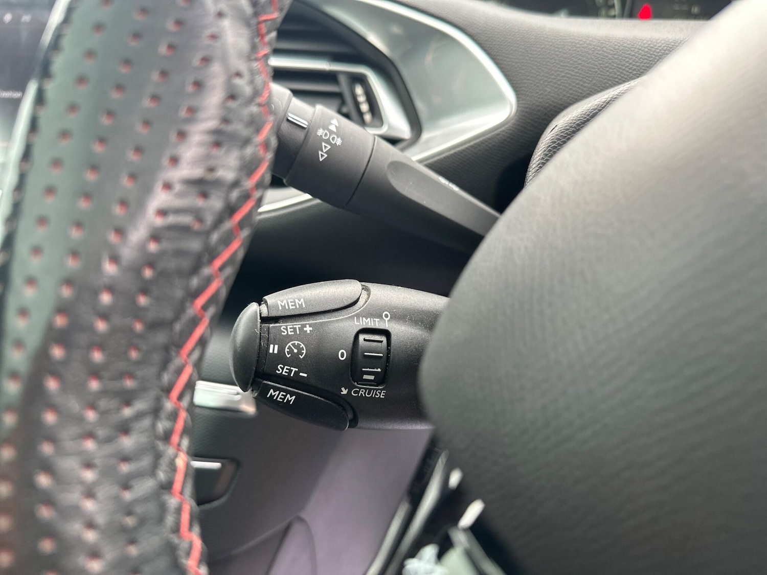 Used Peugeot 308 2017 for sale - 76360345: Photo 44