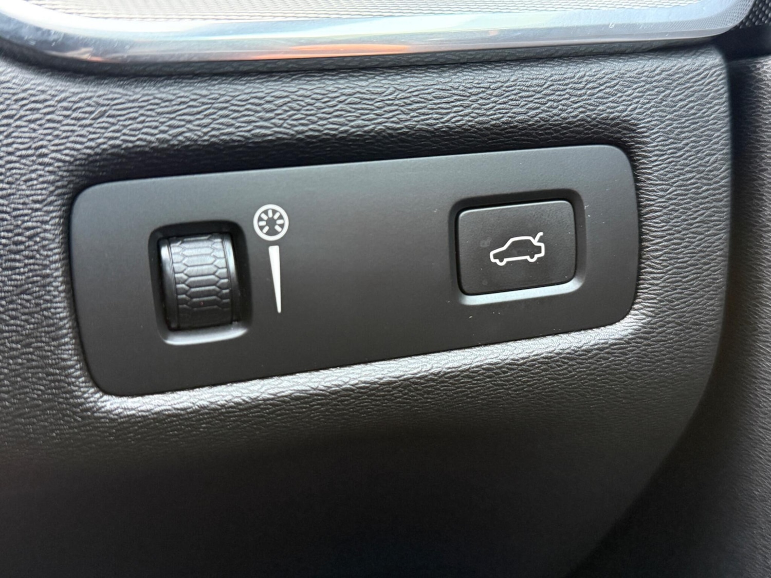 Used Volvo XC60 2017 for sale - 77497128: Photo 33