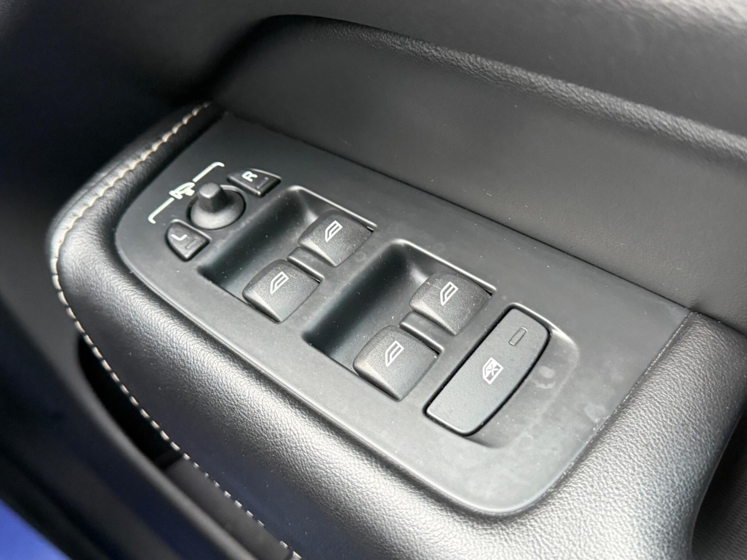 Used Volvo XC60 2017 for sale - 77497128: Photo 34