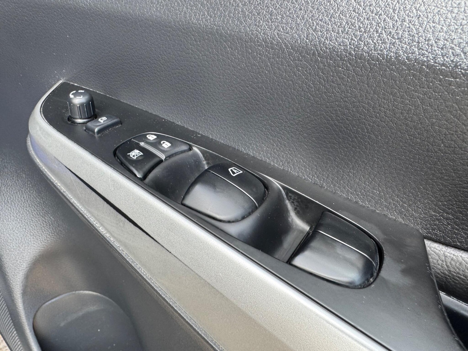 Used Nissan Navara 2016 for sale - 77970361: Photo 28