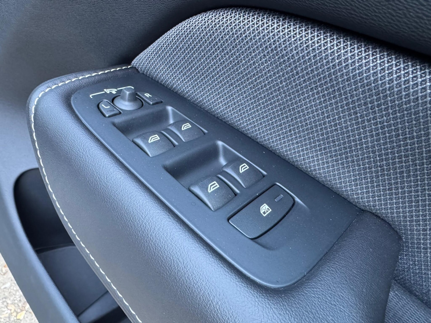 Used Volvo XC60 2019 for sale - 78170309: Photo 43