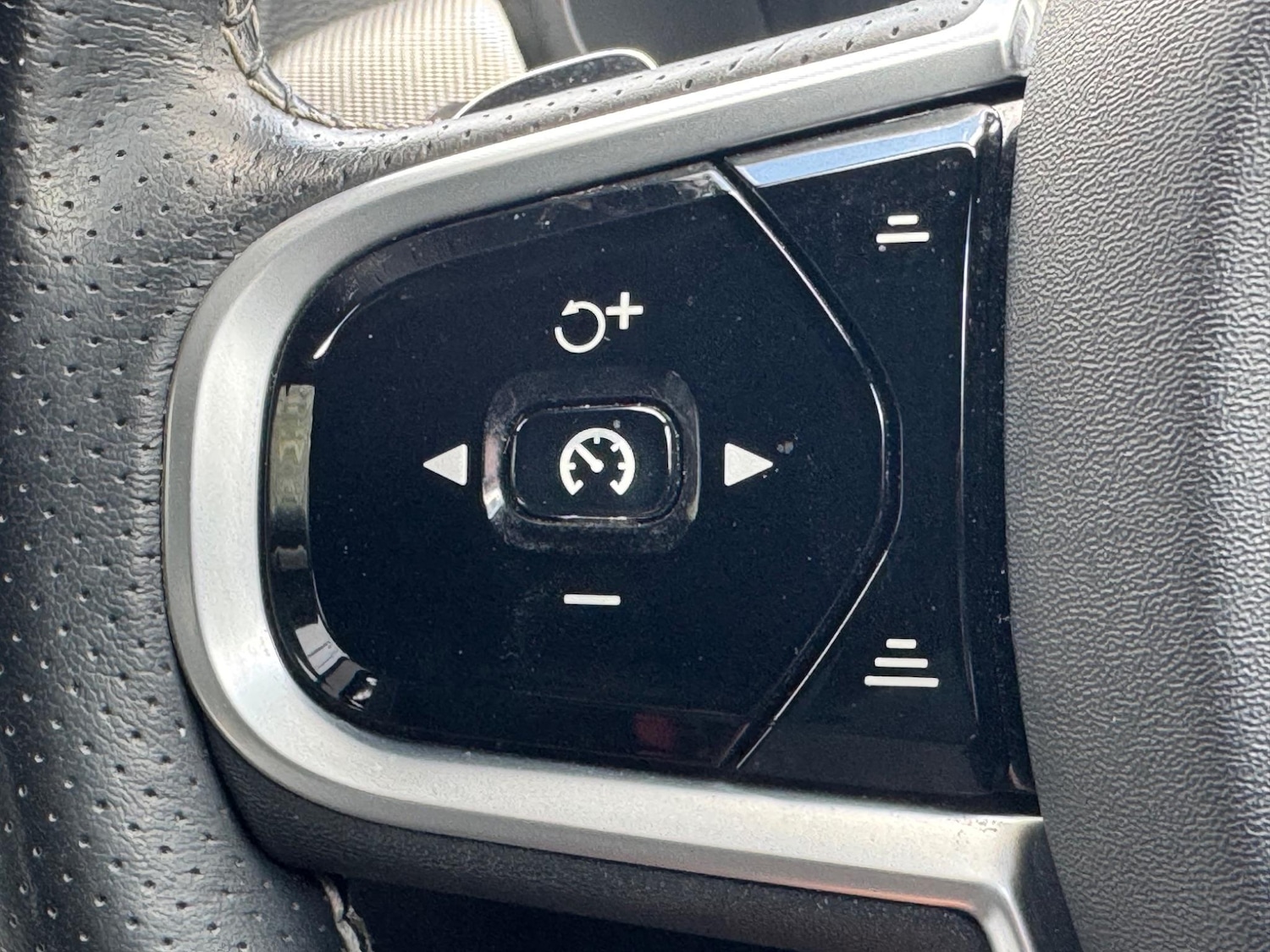 Used Volvo V90 2019 for sale - 77550325: Photo 25