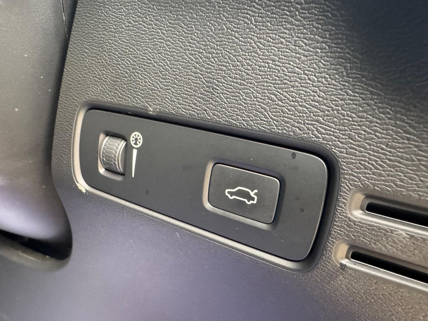 Used Volvo XC40 2021 for sale - 76295044: Photo 23