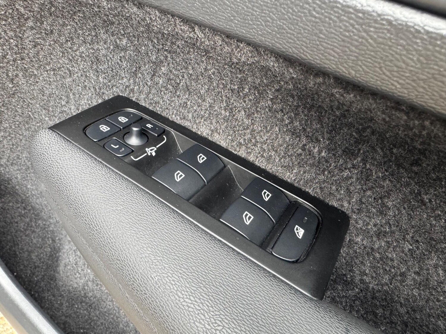 Used Volvo XC40 2021 for sale - 76295044: Photo 29