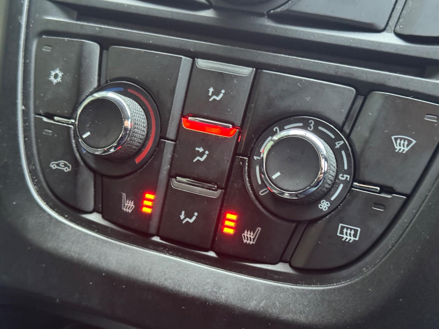 Used Vauxhall Astra for sale - 76993650: Photo 25