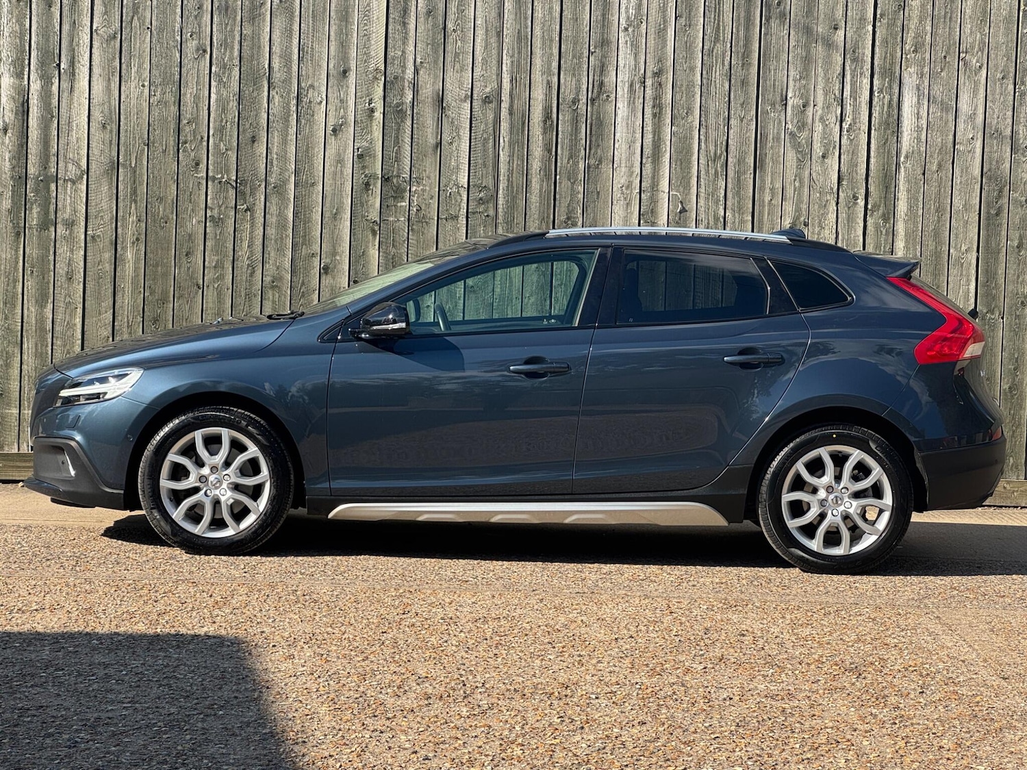 Used Volvo V40 Cross Country 2018 for sale - 76122187: Photo 11