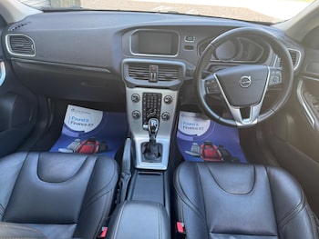 Used Volvo V40 Cross Country 2018 for sale - 76122187: Photo