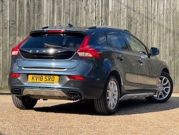 Used Volvo V40 Cross Country 2018 for sale - 76122187: Photo