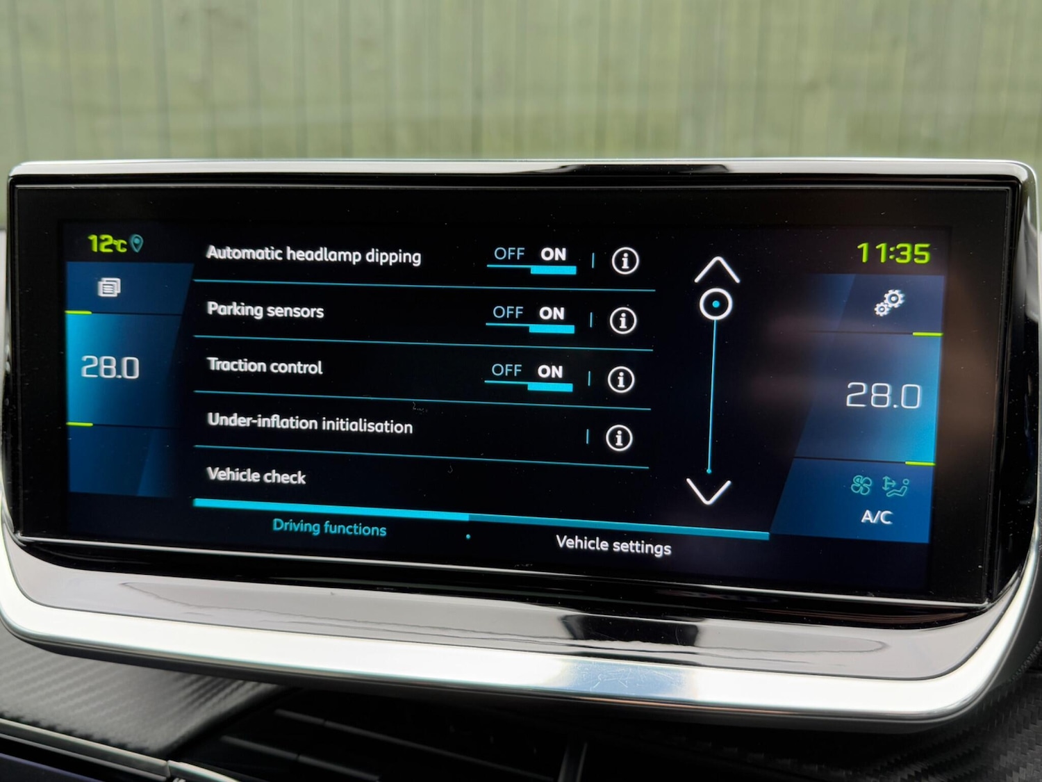 Used Peugeot E-2008 2021 for sale - 76425288: Photo 15