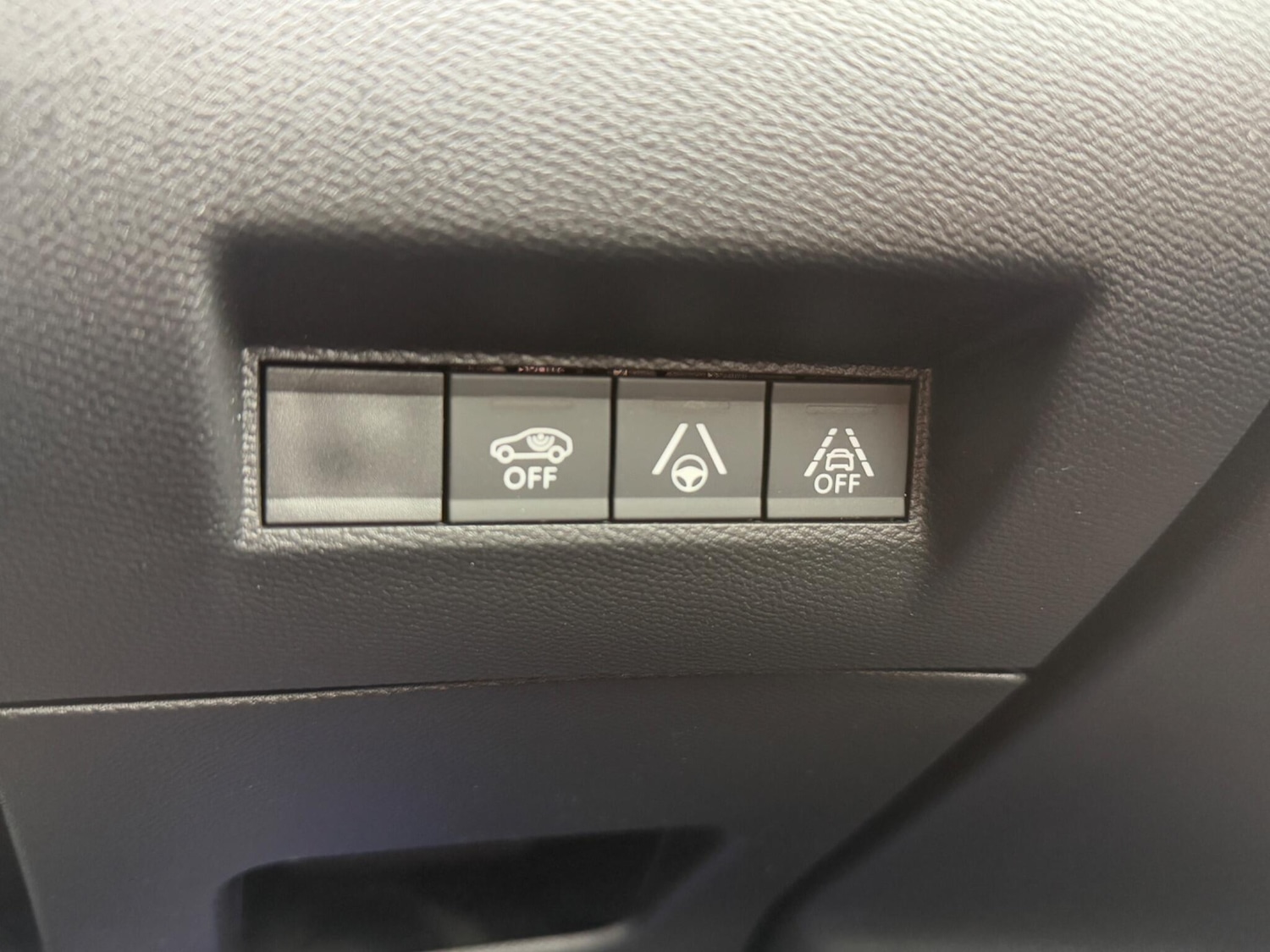 Used Peugeot E-2008 2021 for sale - 76425288: Photo 35