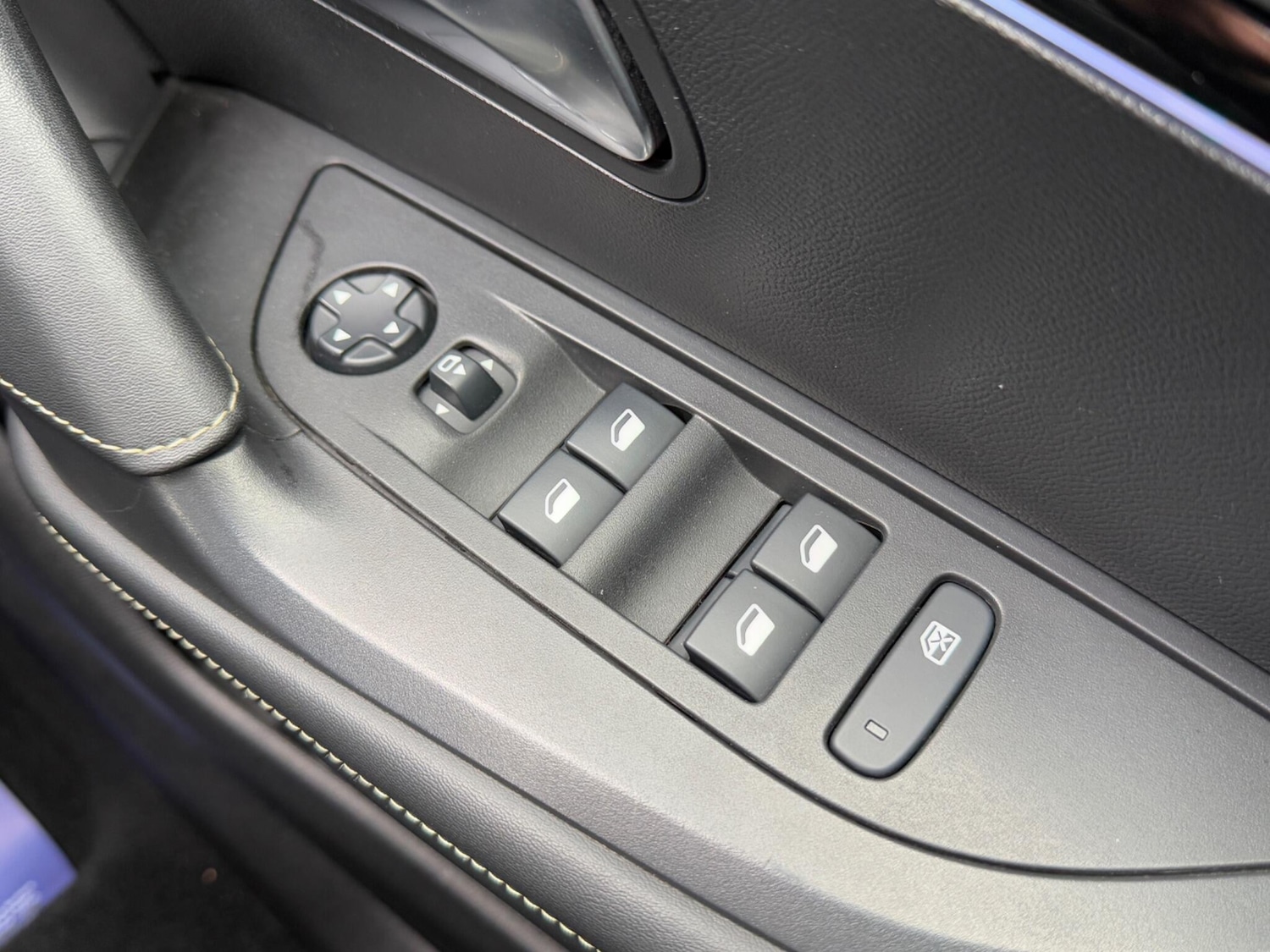 Used Peugeot E-2008 2021 for sale - 76425288: Photo 36