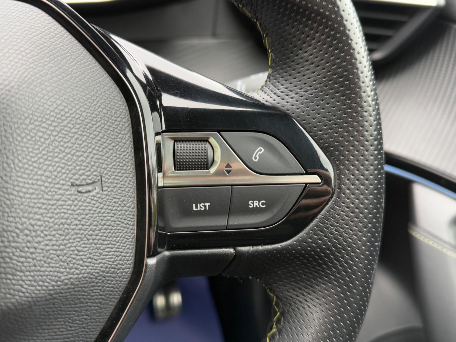 Used Peugeot E-2008 2021 for sale - 76425288: Photo 37