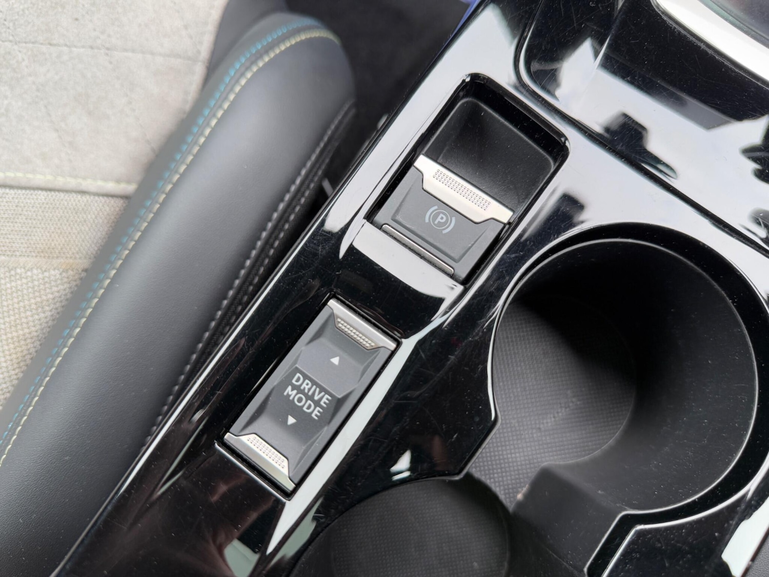 Used Peugeot E-2008 2021 for sale - 76425288: Photo 43