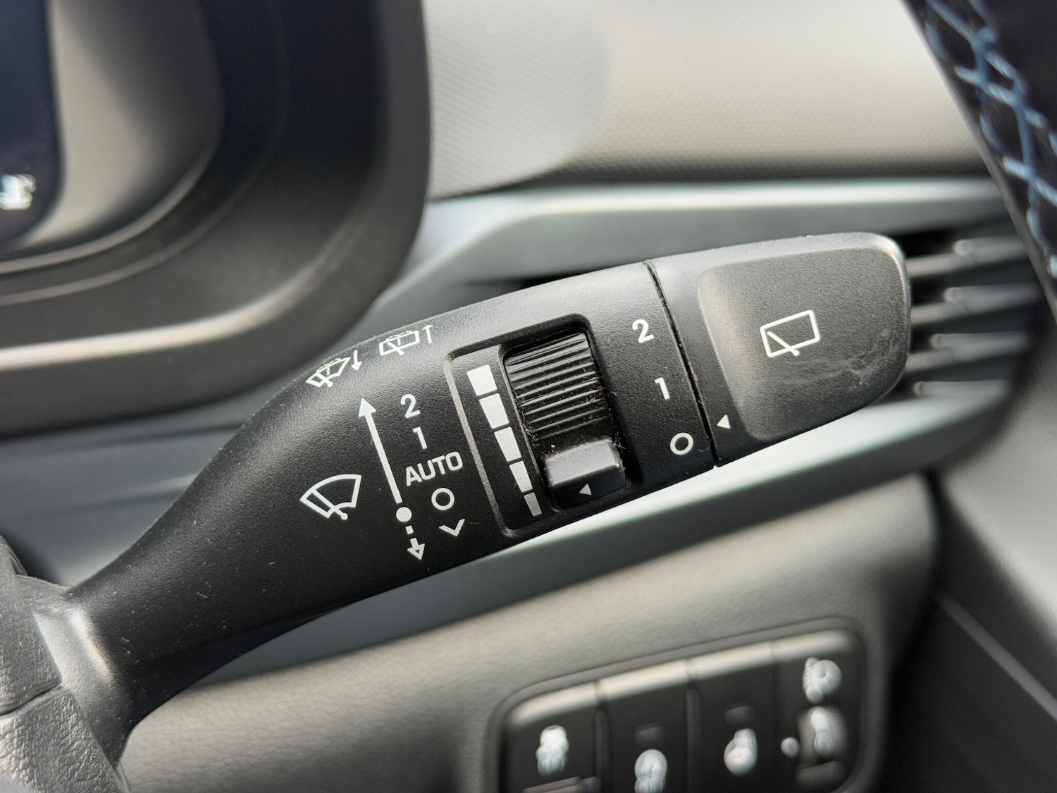 Used Hyundai i20 2023 for sale - 76499305: Photo 30