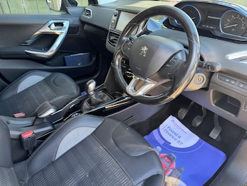 Used Peugeot 2008 2016 for sale - 76042947: Photo 3
