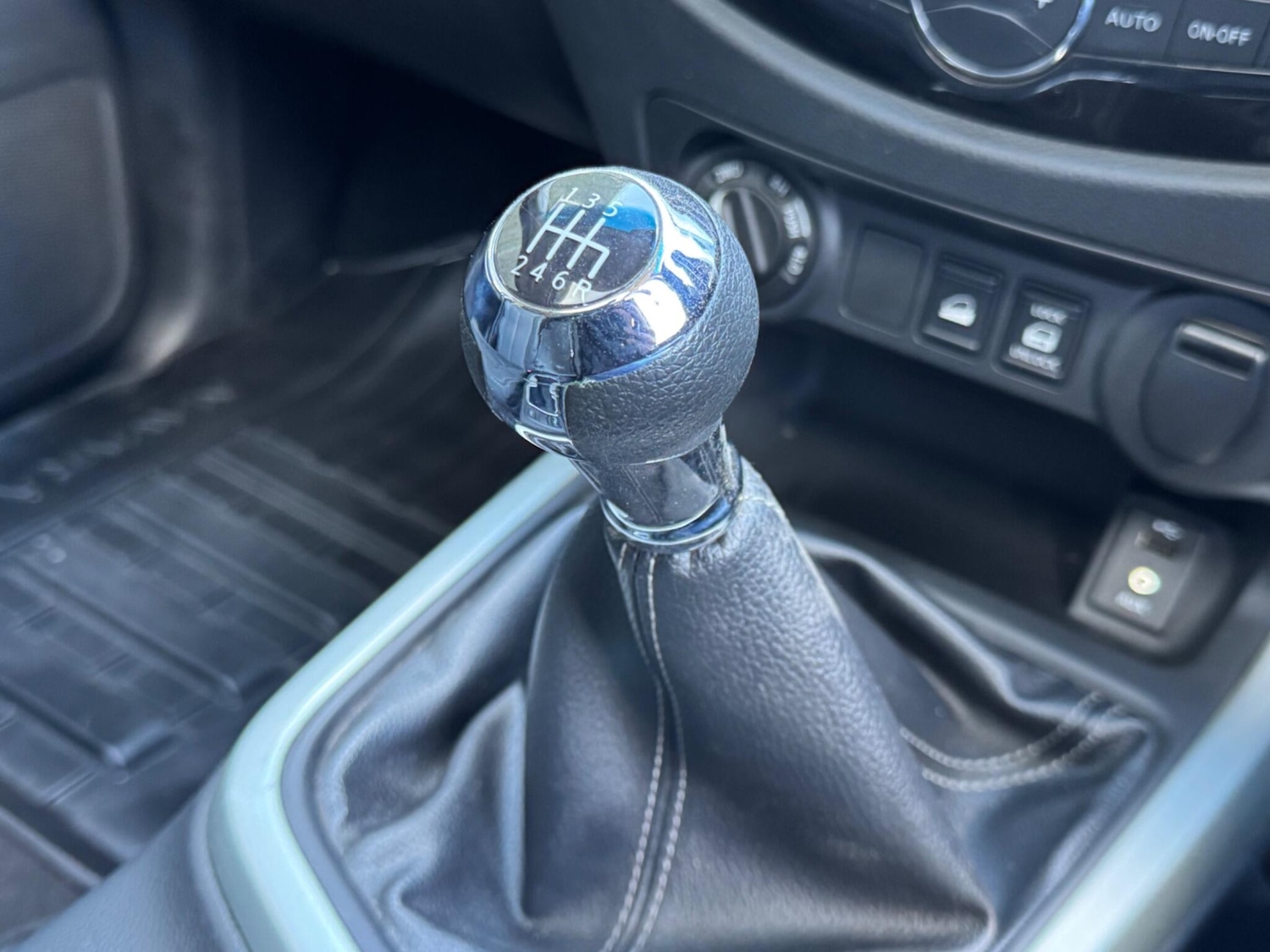 Used Nissan Navara 2017 for sale - 78034128: Photo 31