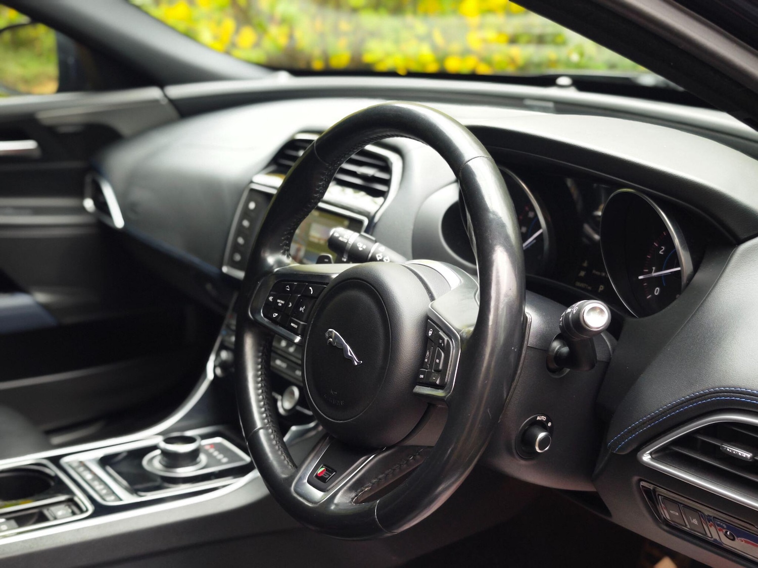 Used Jaguar XE 2016 for sale - 76432894: Photo 12