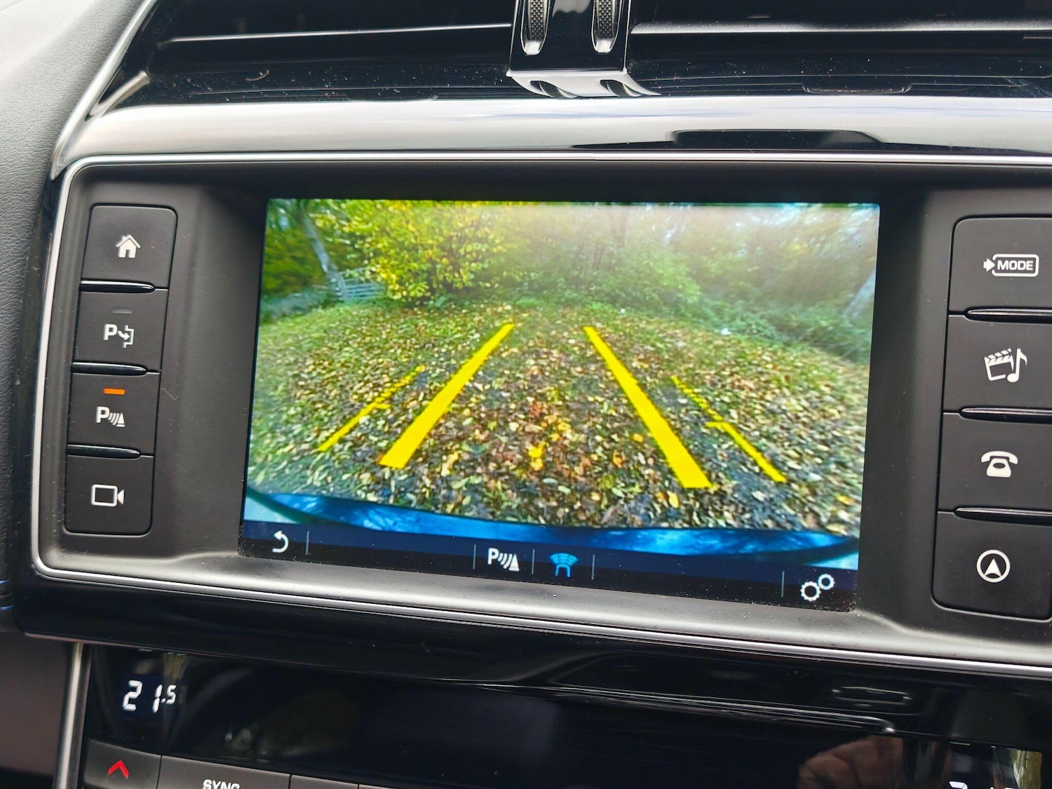 Used Jaguar XE 2016 for sale - 76432894: Photo 20