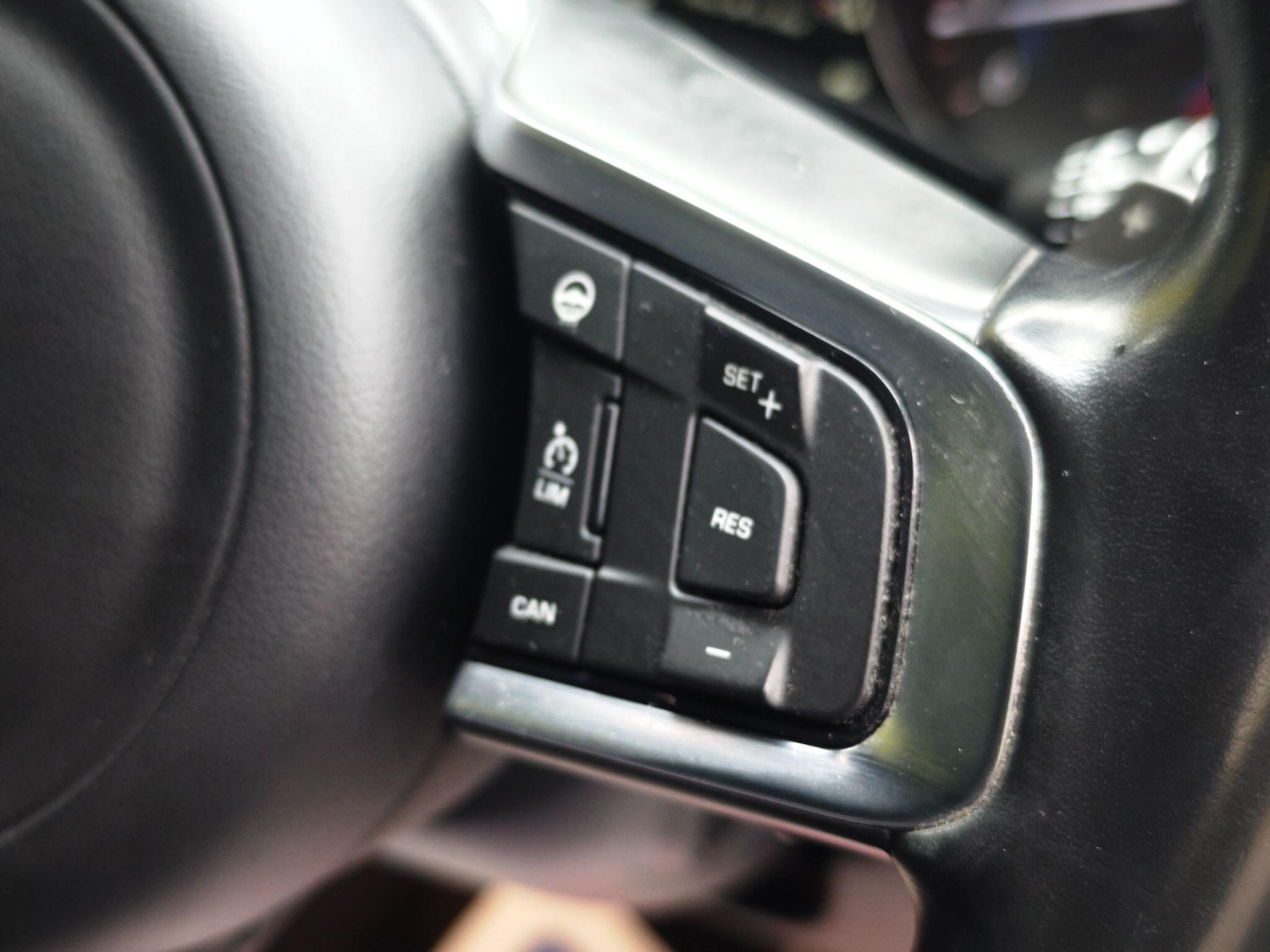 Used Jaguar XE 2016 for sale - 76432894: Photo 22