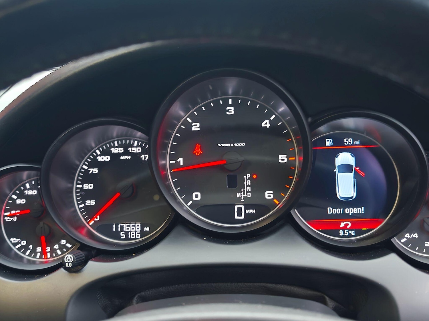 Used Porsche Cayenne 2014 for sale - 77784129: Photo 31