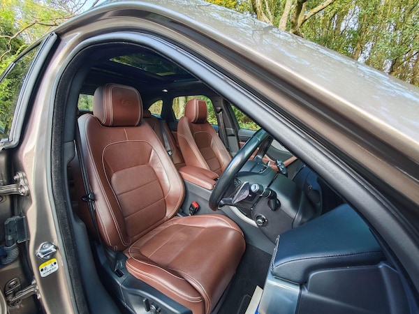 Used Jaguar F-Pace 2017 for sale - 76240204: Photo 2