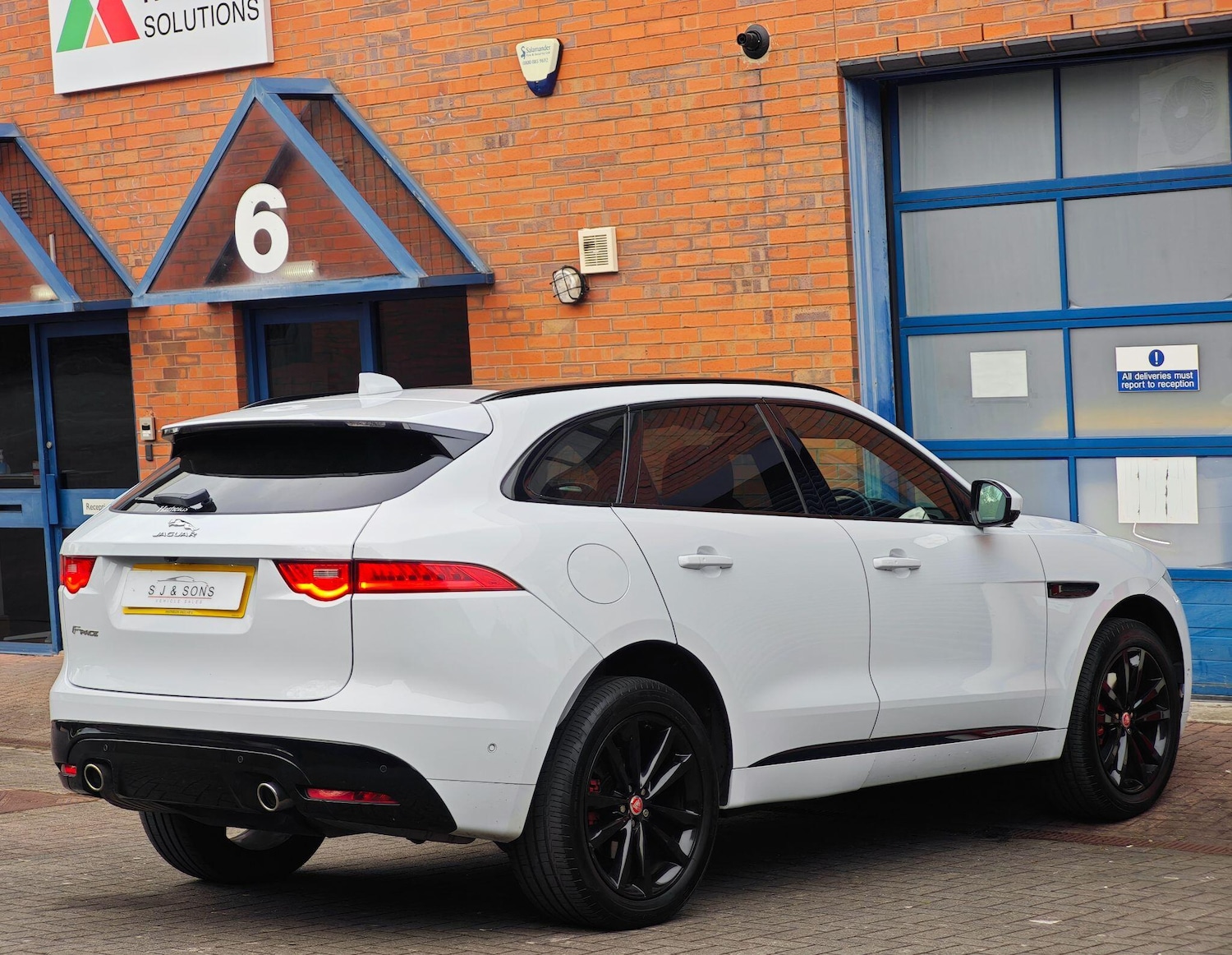 Used Jaguar F-Pace 2016 for sale - 78205277: Photo 3