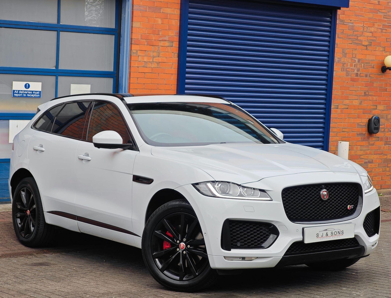 Used Jaguar F-Pace 2016 for sale - 78205277: Photo 4
