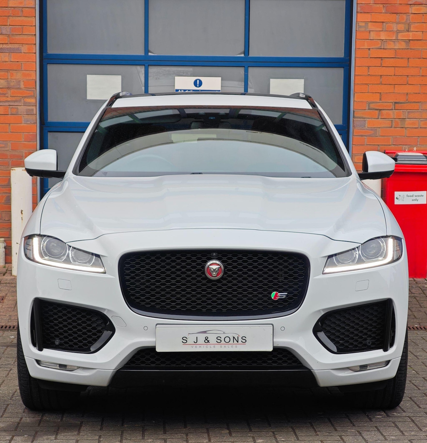 Used Jaguar F-Pace 2016 for sale - 78205277: Photo 5