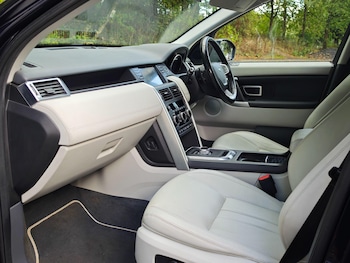 Used Land Rover Discovery Sport 2016 for sale - 75927410: Photo