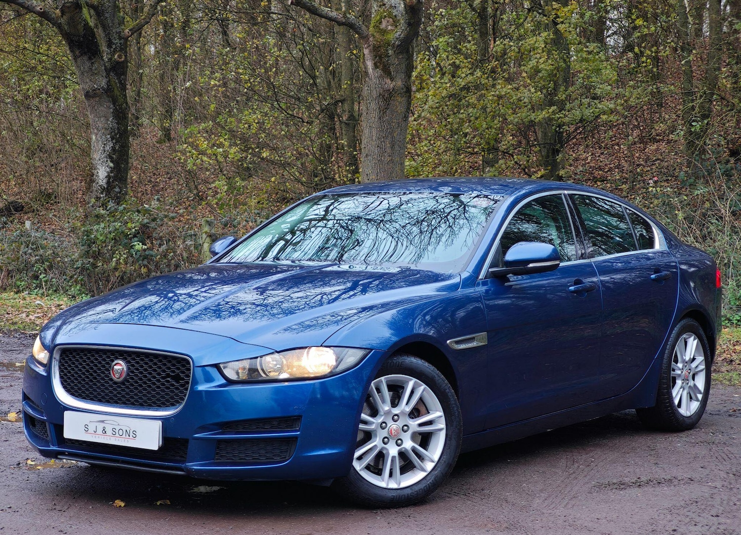 Used Jaguar XE 2015 for sale - 76727906: Photo 1