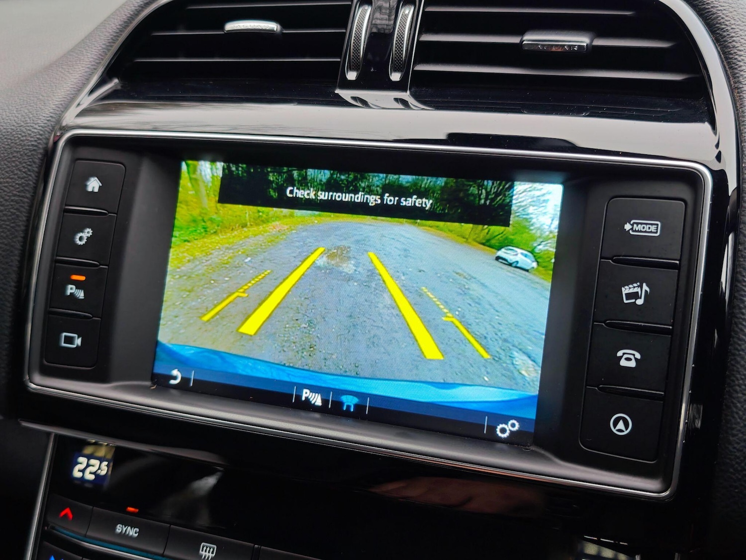 Used Jaguar XE 2015 for sale - 76727906: Photo 13