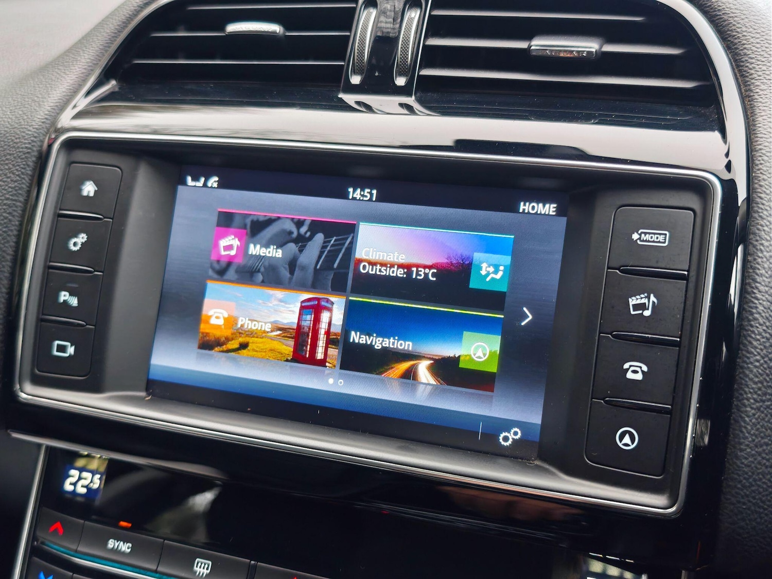 Used Jaguar XE 2015 for sale - 76727906: Photo 14