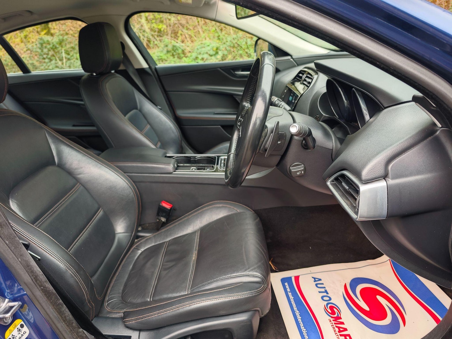 Used Jaguar XE 2015 for sale - 76727906: Photo 2