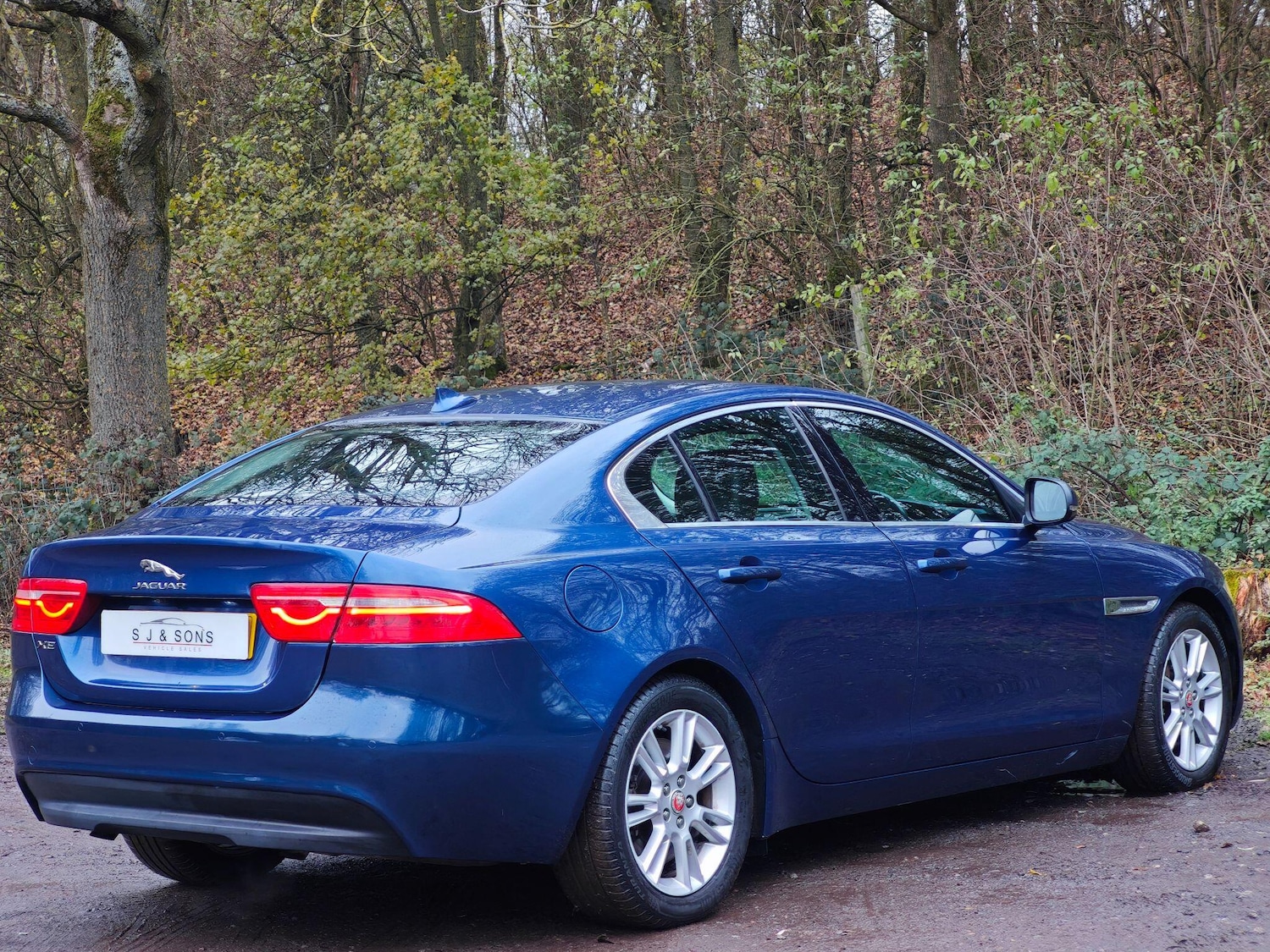 Used Jaguar XE 2015 for sale - 76727906: Photo 3