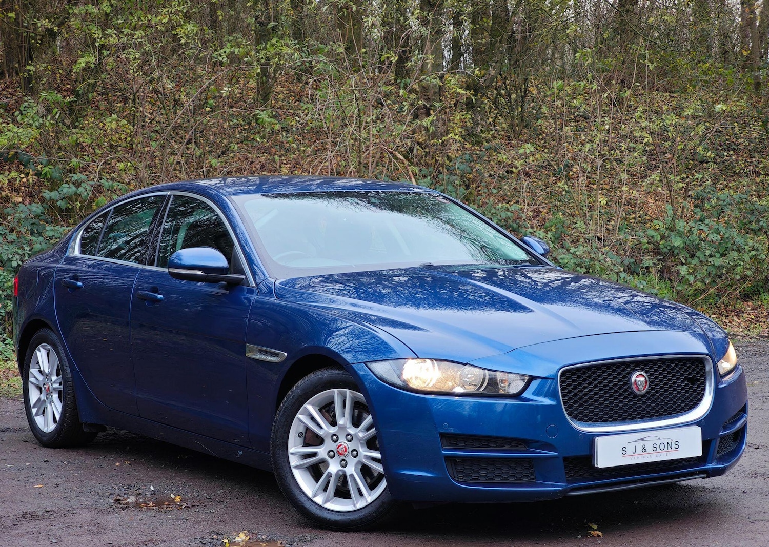 Used Jaguar XE 2015 for sale - 76727906: Photo 4