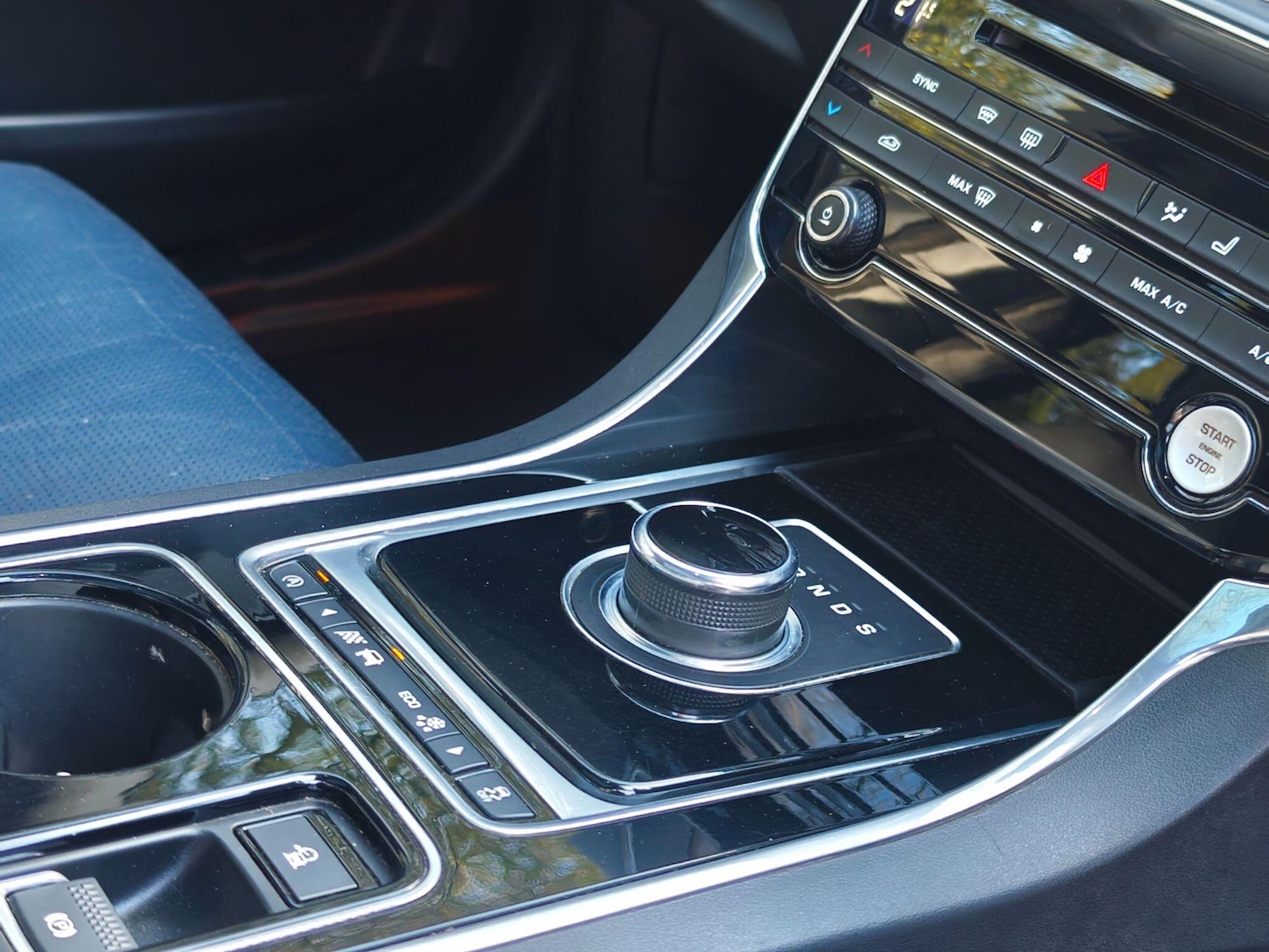 Used Jaguar XE 2017 for sale - 76633714: Photo 21