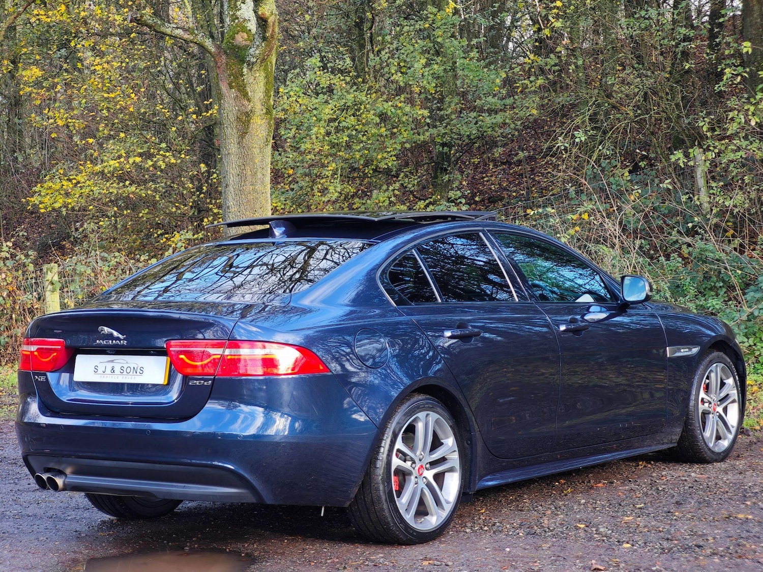 Used Jaguar XE 2017 for sale - 76633714: Photo 3