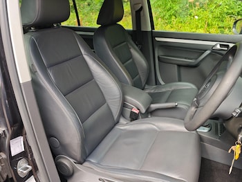 Used Volkswagen Touran 2013 for sale - 77050015: Photo