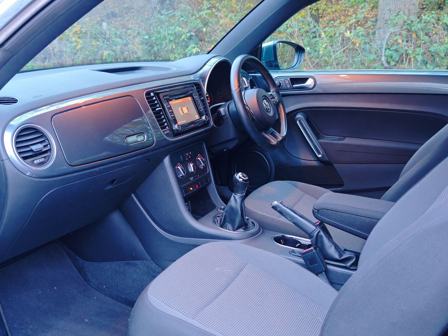 Used Volkswagen Beetle 2012 for sale - 76498878: Photo 2