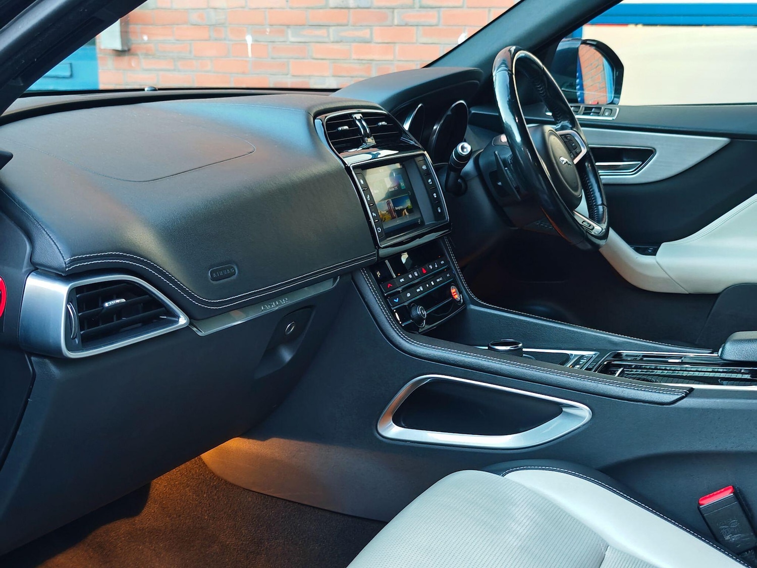 Used Jaguar F-Pace 2017 for sale - 77924776: Photo 18