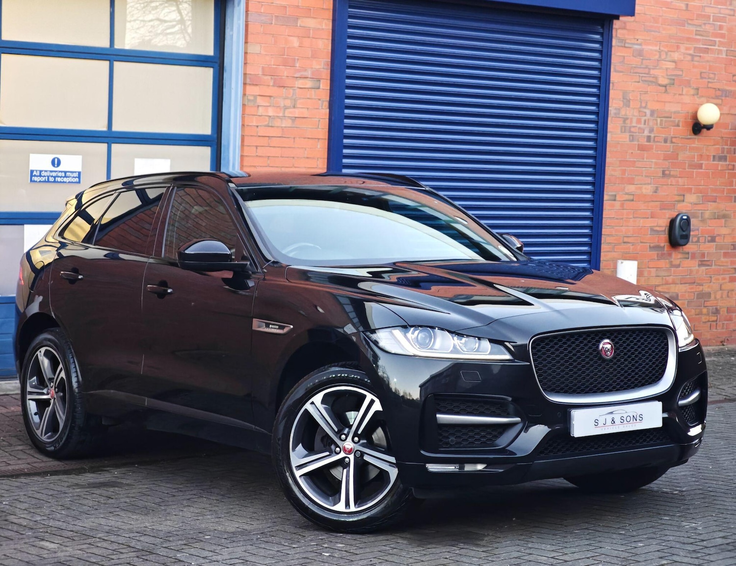 Used Jaguar F-Pace 2017 for sale - 77924776: Photo 4
