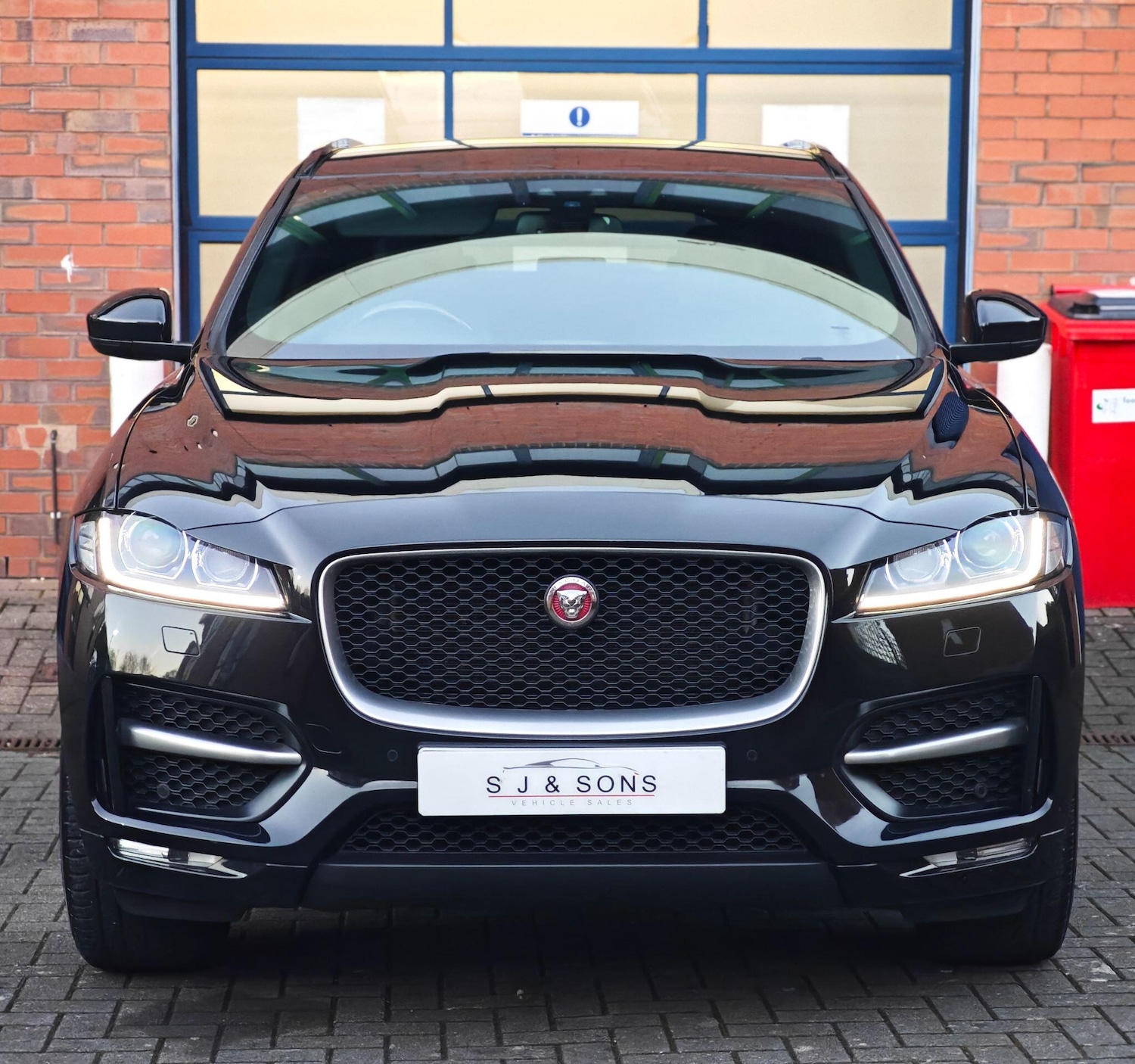 Used Jaguar F-Pace 2017 for sale - 77924776: Photo 6