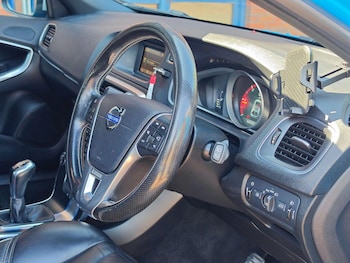 Used Volvo V40 2015 for sale - 79540094: Photo