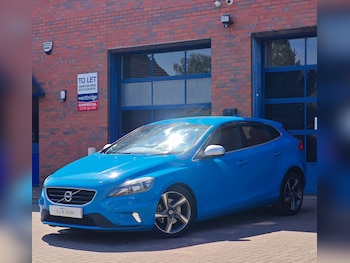 Used Volvo V40 2015 for sale - 79540094: Photo