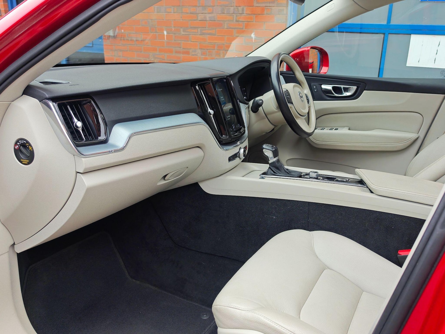 Used Volvo XC60 for sale - 78115925: Photo 2