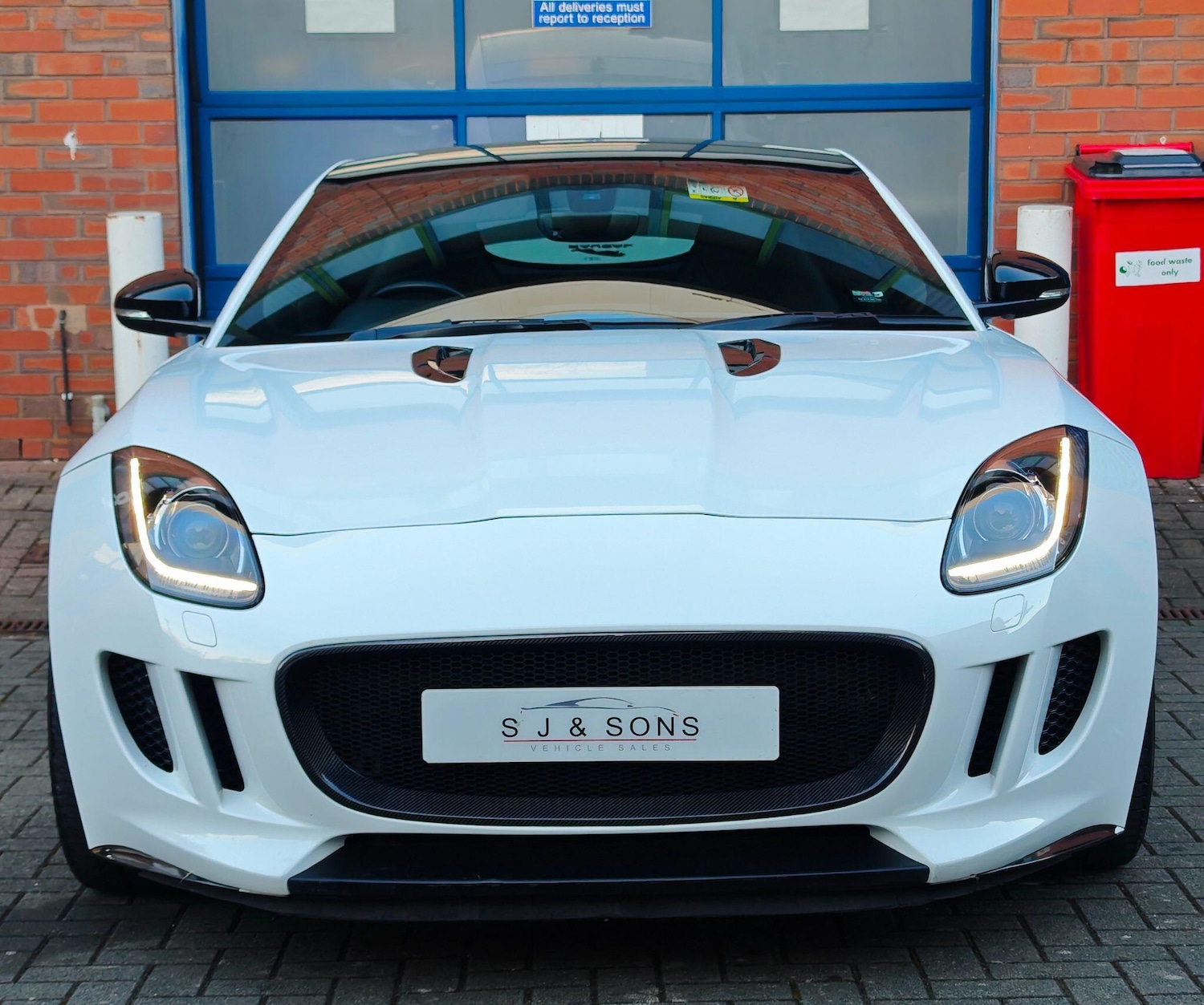 Used Jaguar F-Type 2014 for sale - 77940123: Photo 4