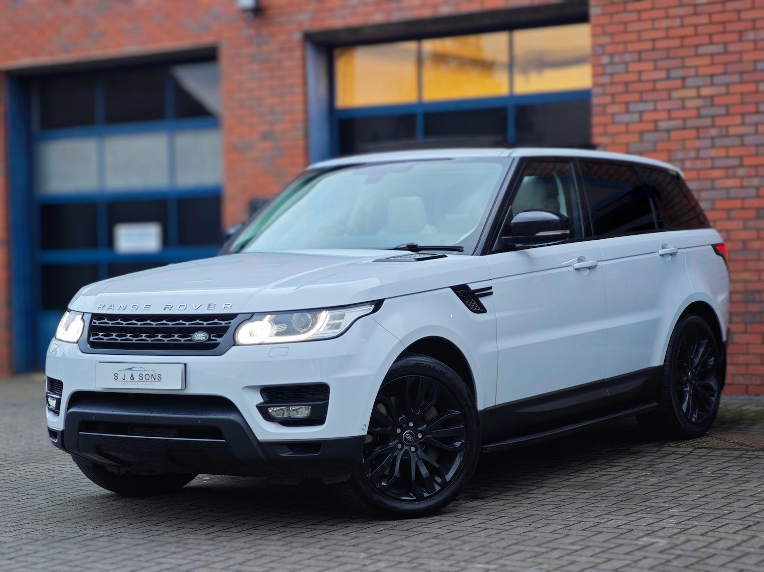Used Land Rover Range Rover Sport 2015 for sale - 77575164: Photo 1