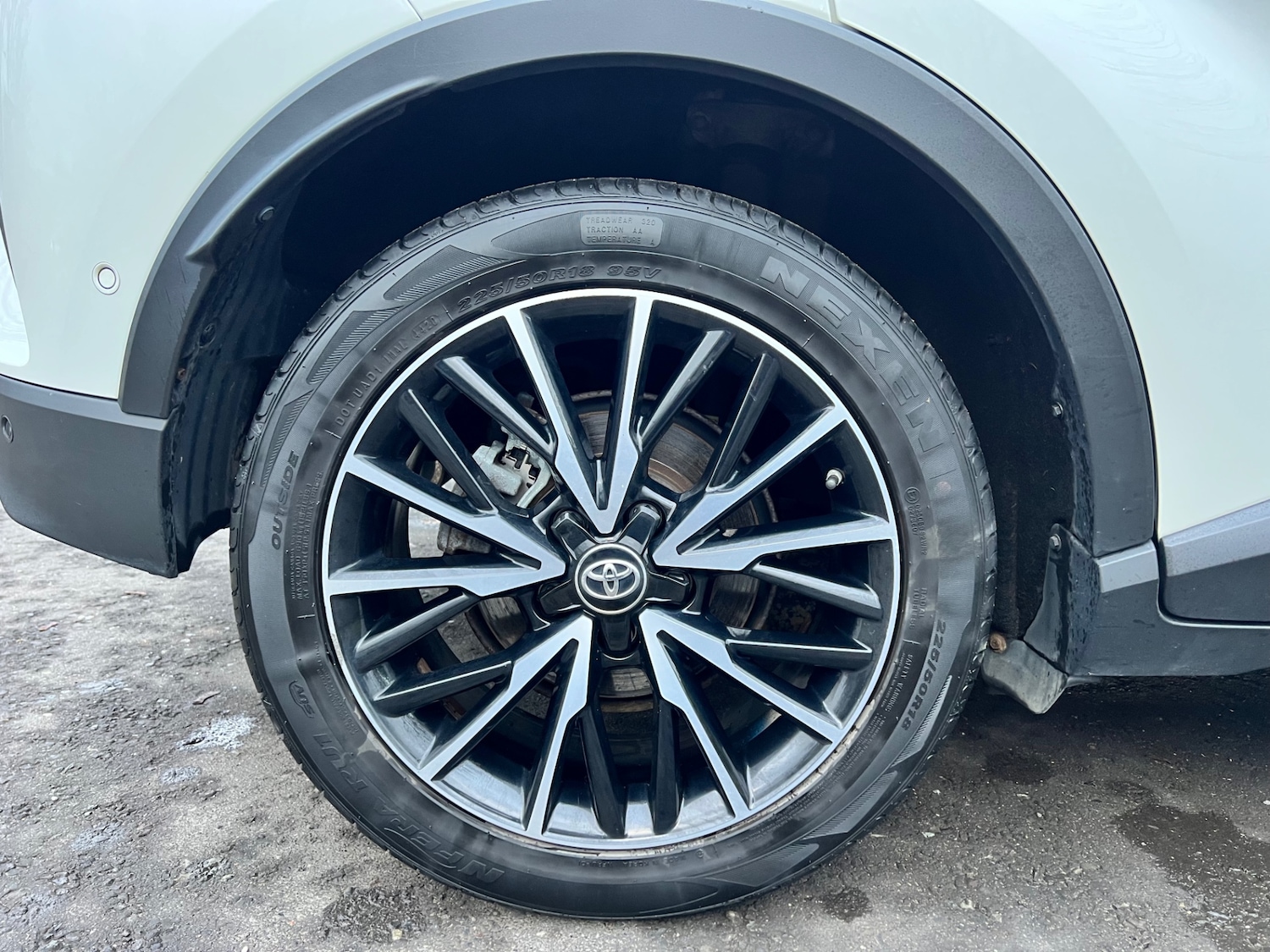 Used Toyota C-HR 2016 for sale - 76837581: Photo 21