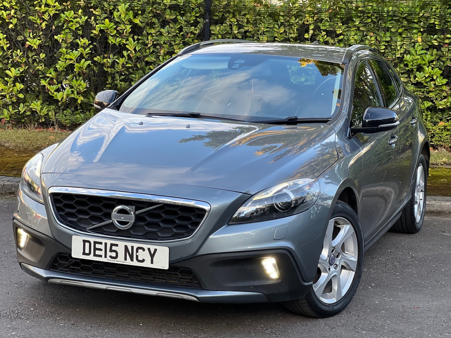 Used Volvo V40 2015 for sale - 75987154: Photo 1