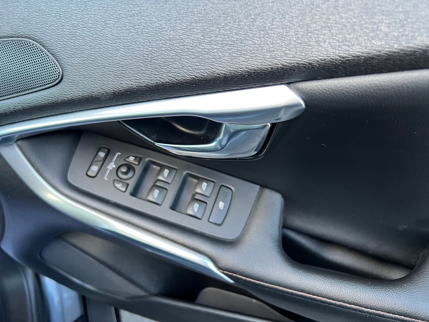 Used Volvo V40 2015 for sale - 75987154: Photo 14